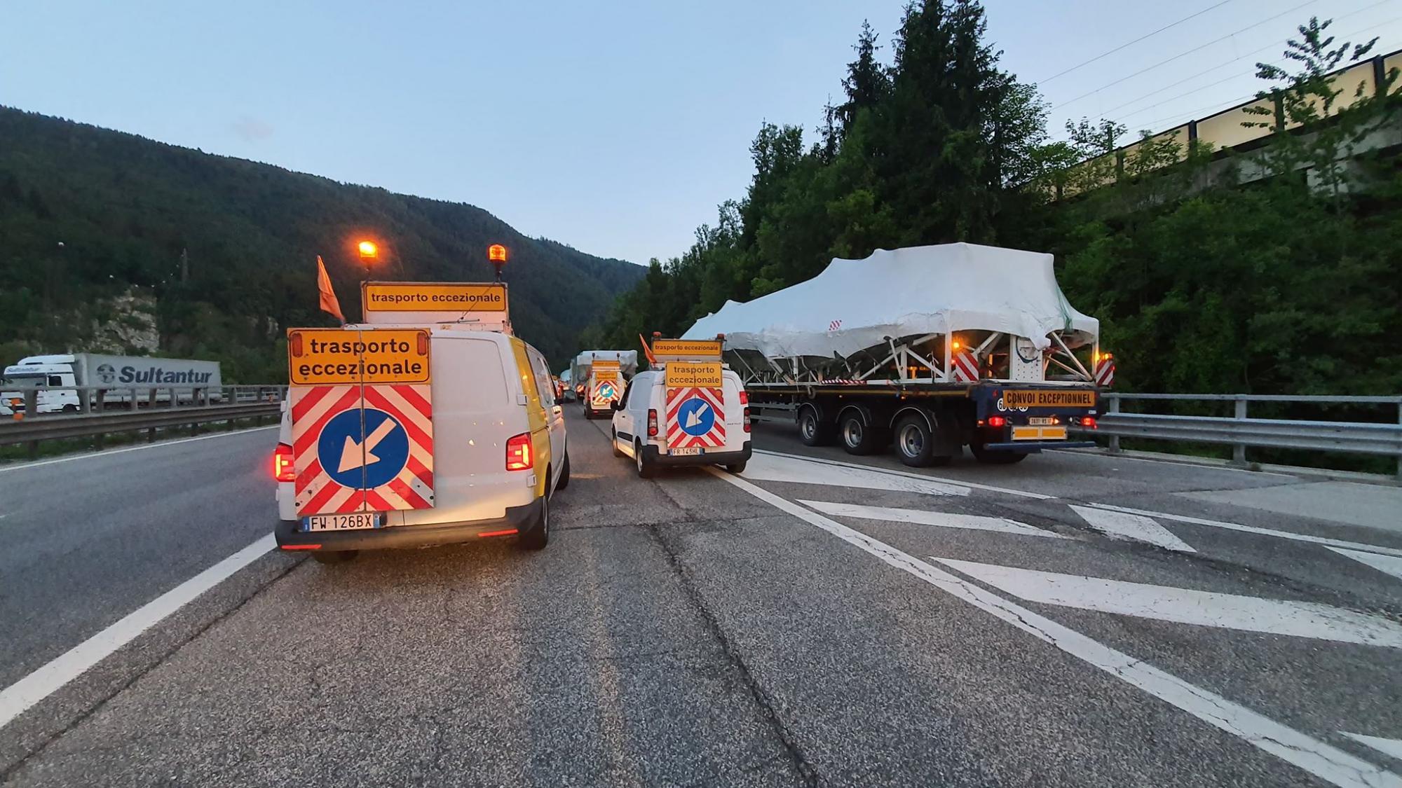 Escorte de convois exceptionnel en italie de nuit
