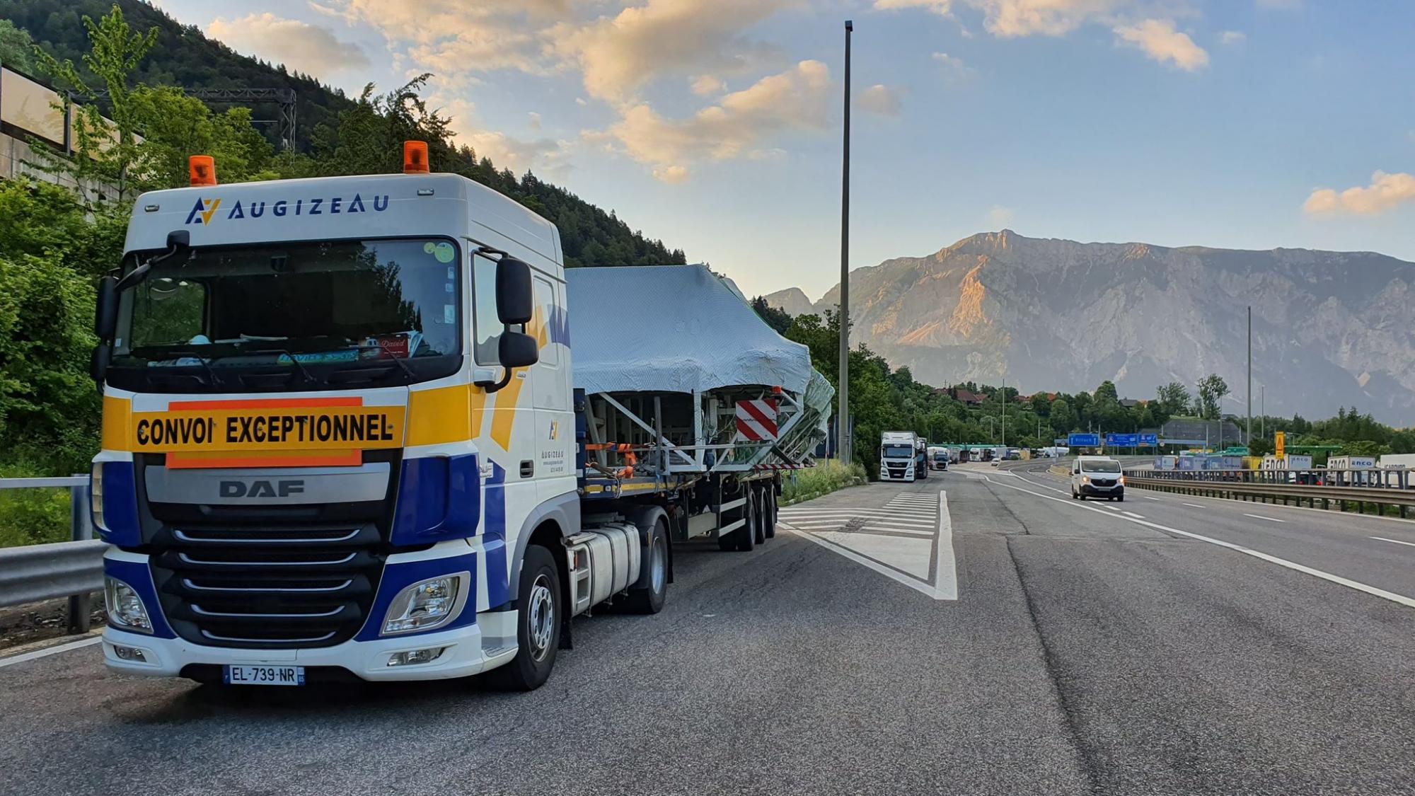 Transport de France vers l'italie grande largeur