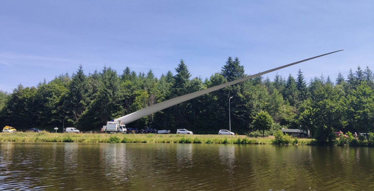 Transport pâle d'éolienne par blade lifter
